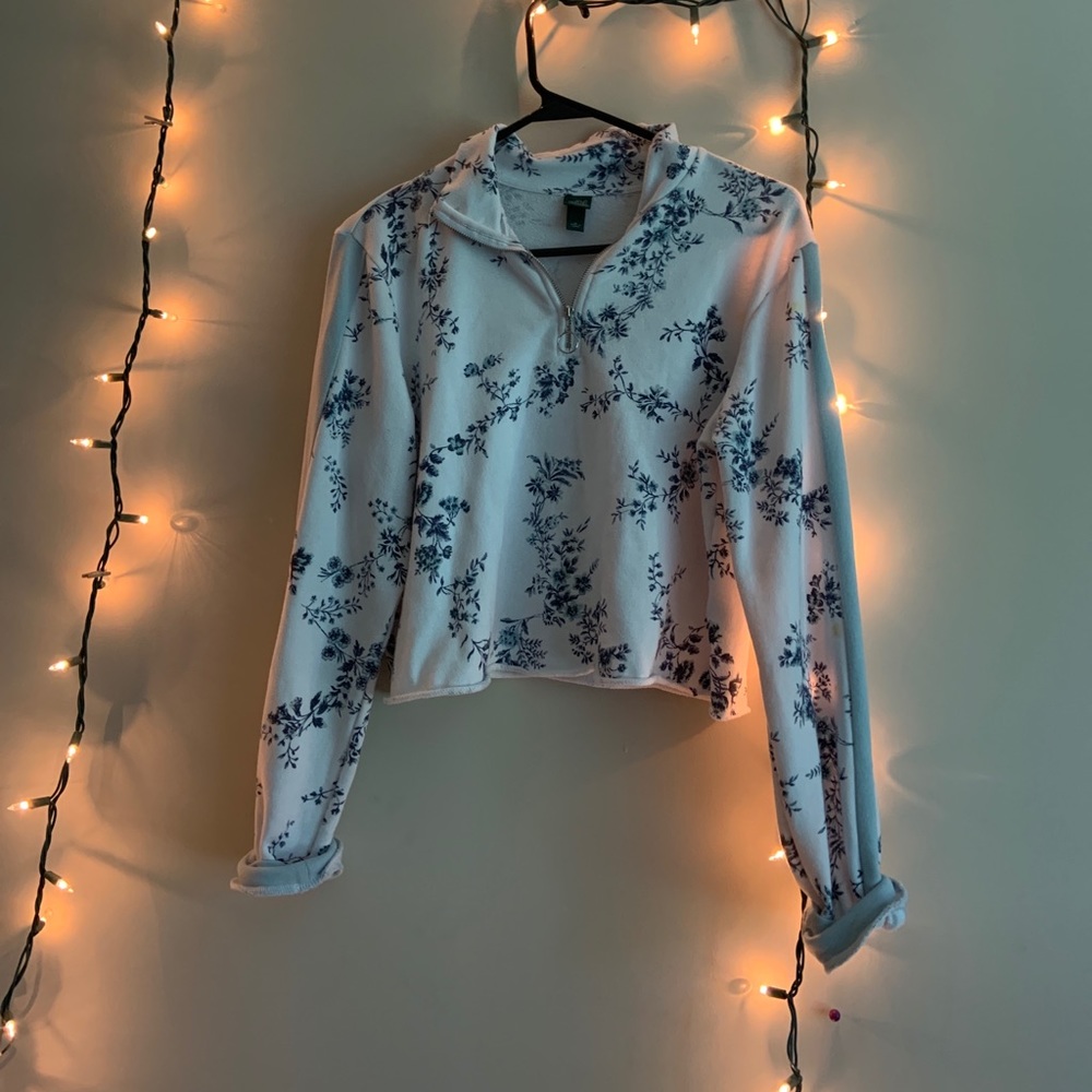 Long sleeve white floral crop top
